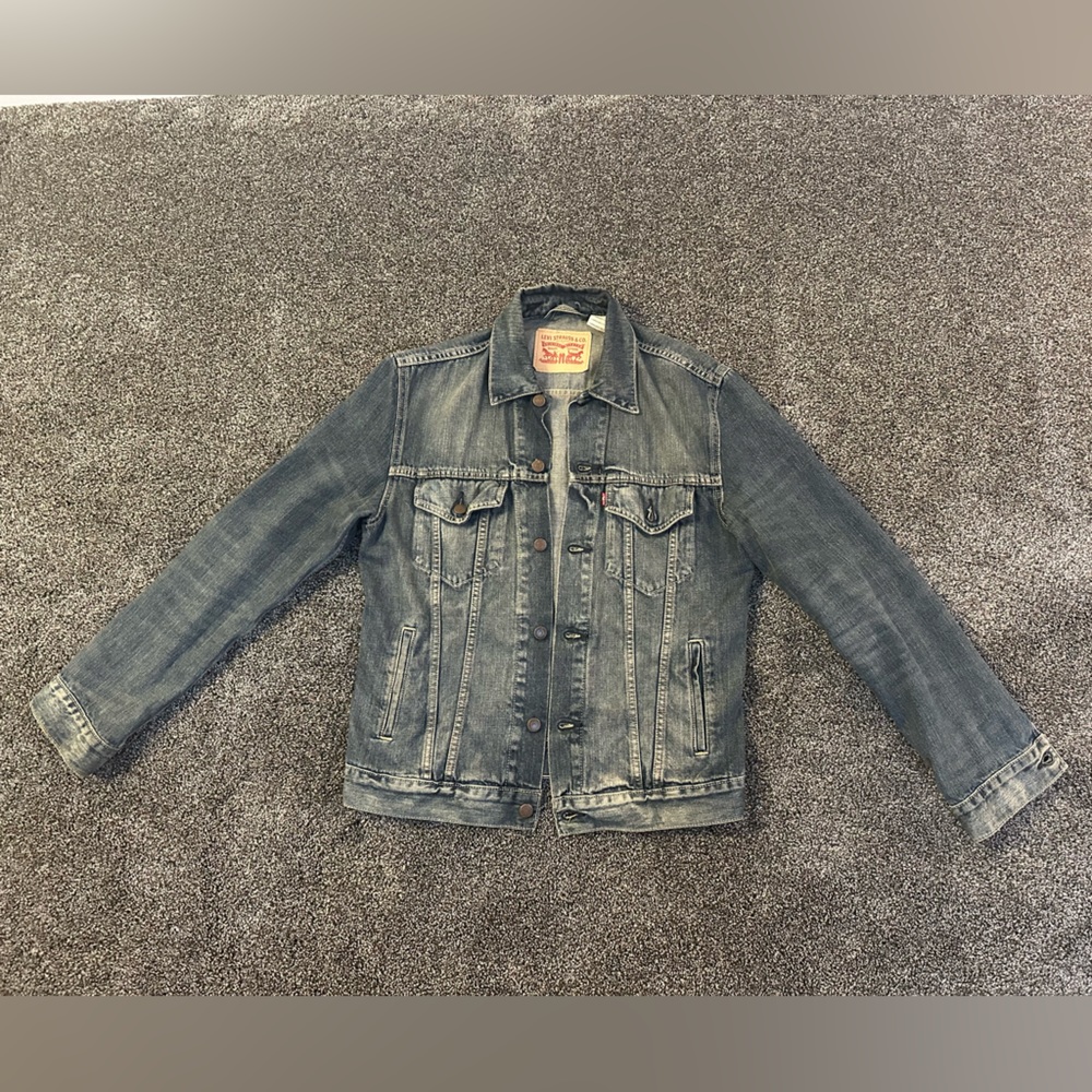 Men’s Levi Jean Jacket Size Medium
